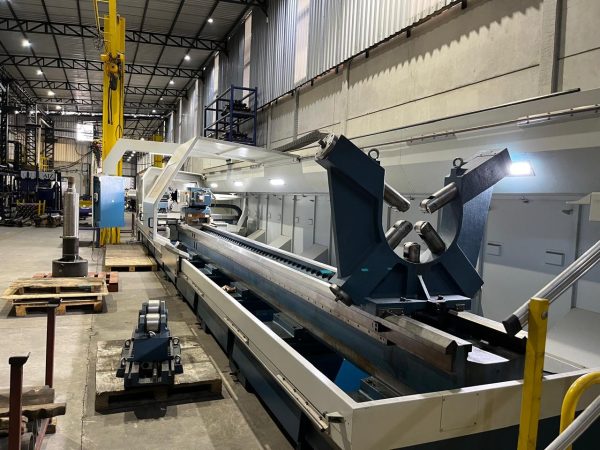 DESTAQUE DA SEMANA!  Torno horinzotal ROMI 9mts de trabalho / 1.200mm de diametro